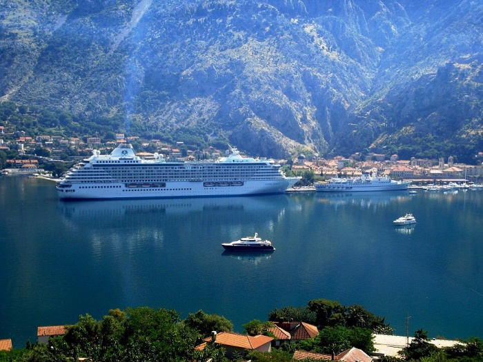 cruise-ships-in-kotor