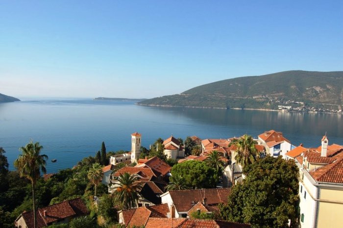 Dubrovnik Croatia Welcome To Montenegro