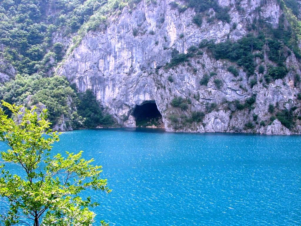 piva lake cave